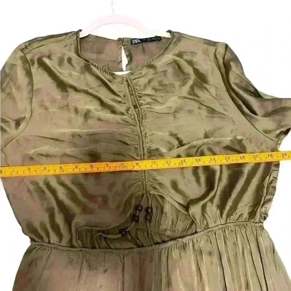 Flowing satin/ wrinkle effect dress with round neck and 
long sleeves. - Picture 2 of 6